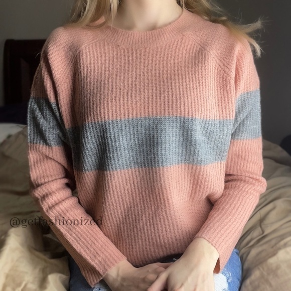 3/$30 𝅺✨NEW✨ Salmon Sweater with Gray Stripe - Picture 1 of 2